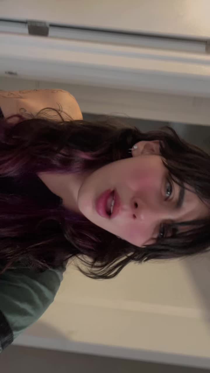 @<3 :}