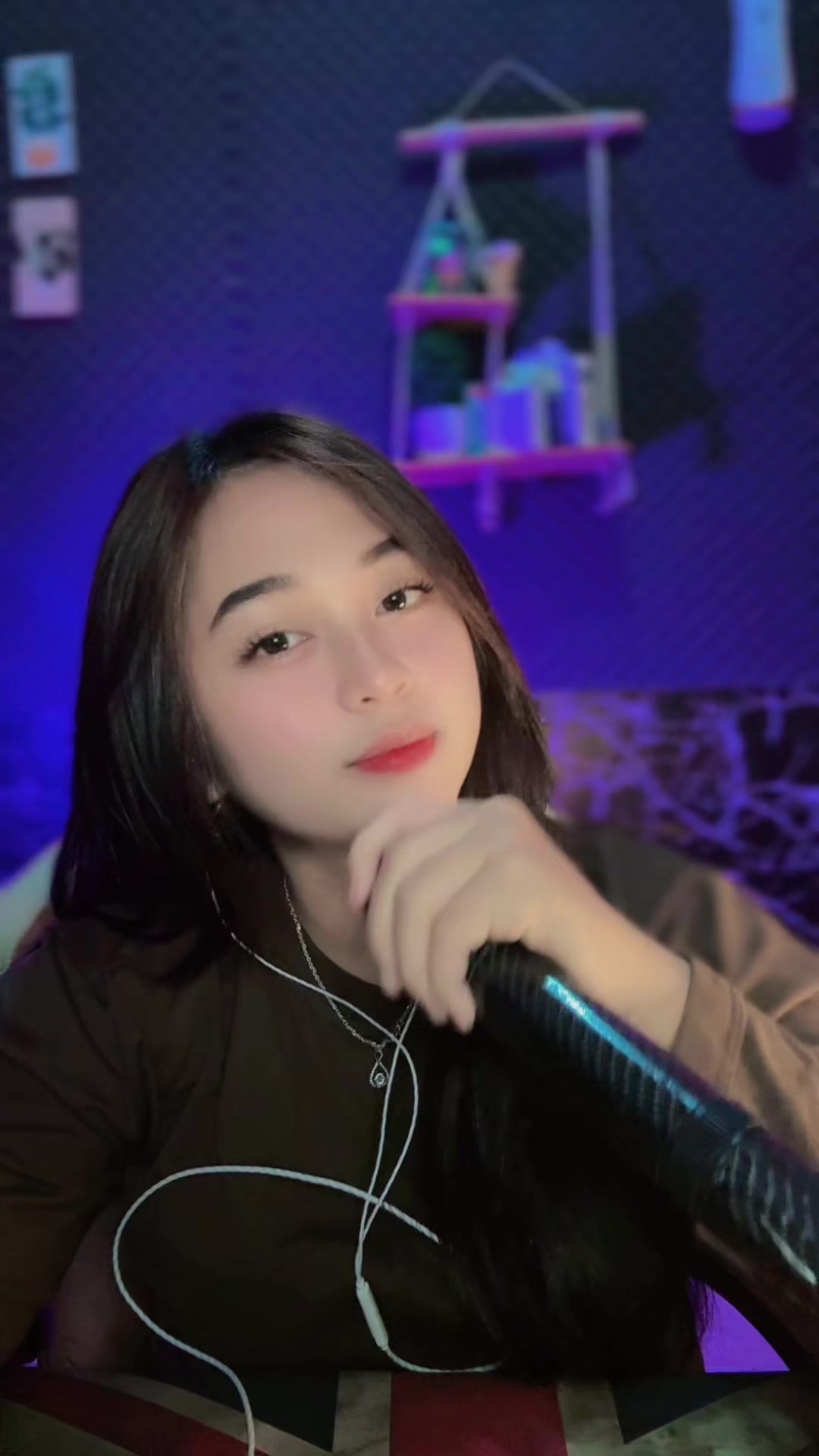 @AdeliaPutri