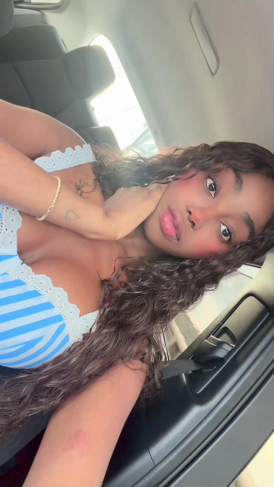 @Ebonypreciousss