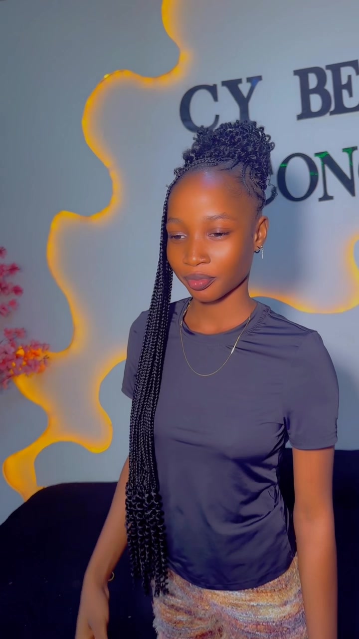 @Auchi/Aviele/HairstylistMakeup
