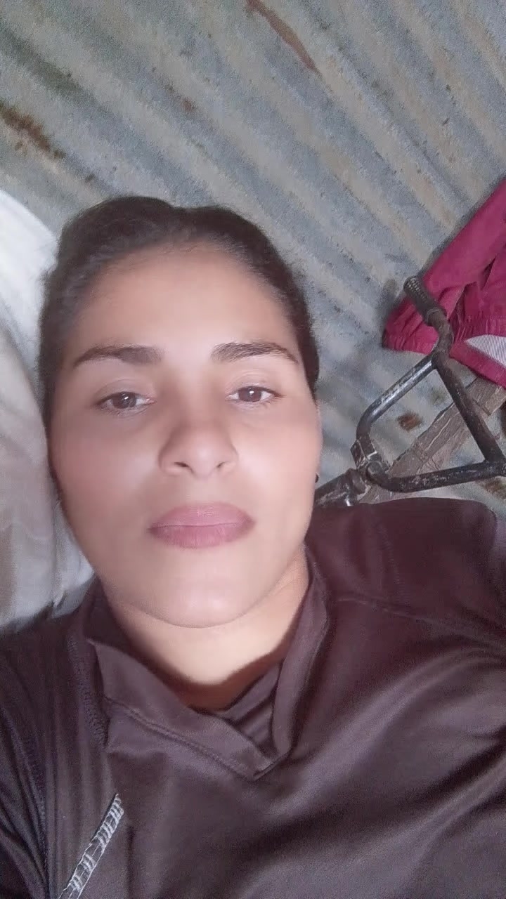 @la de ojitos lindos ๐