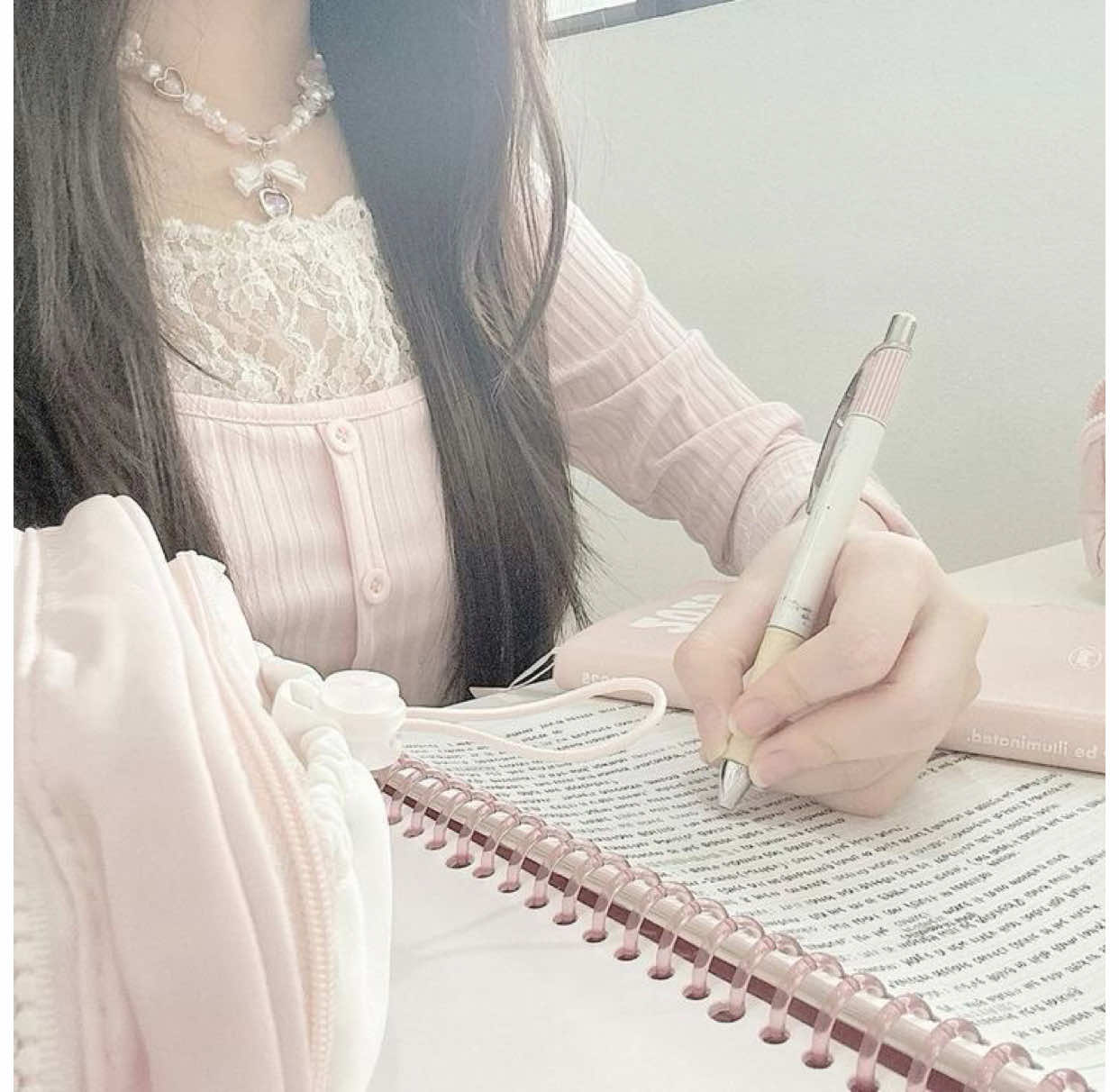 @&bull;        𝑺arah      ୨ৎ