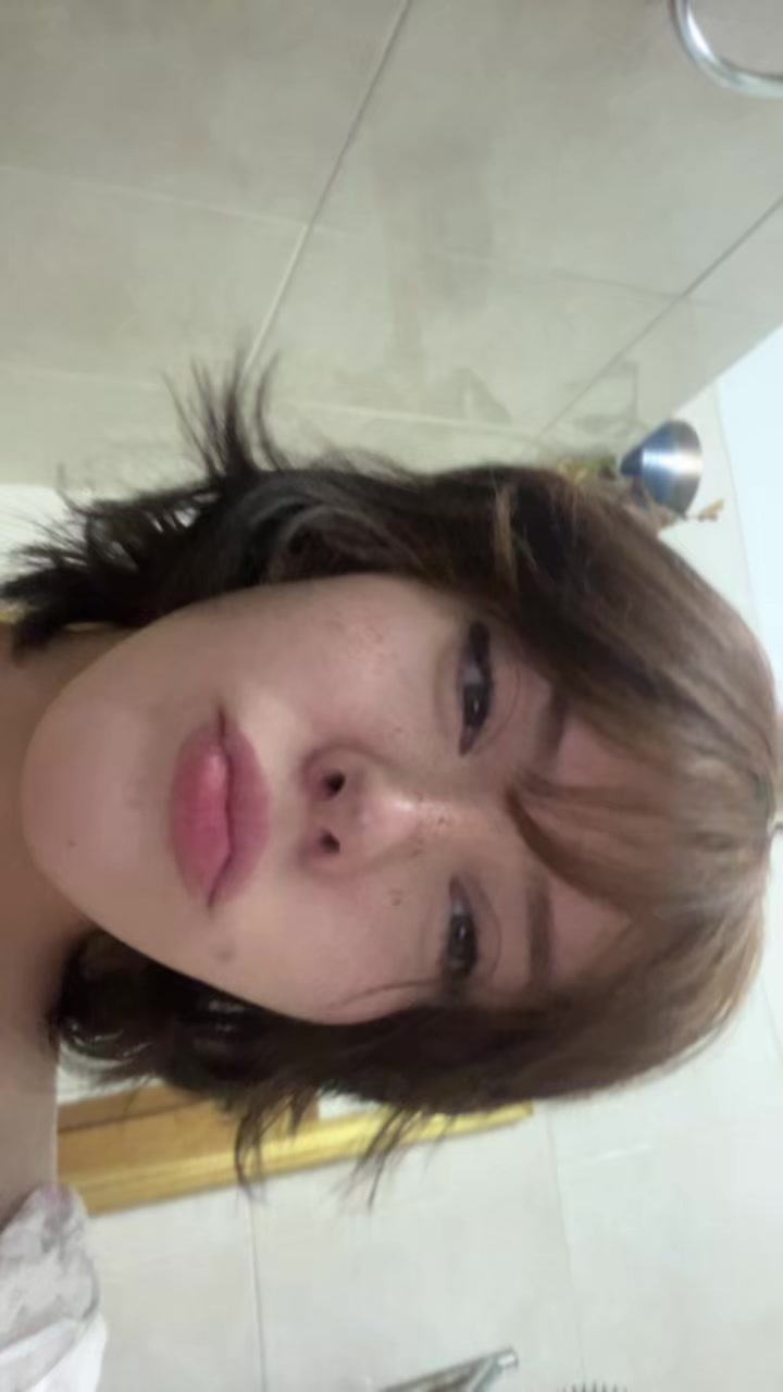 @evelynnn_izx