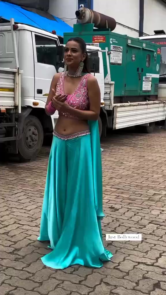 @nia Sharma