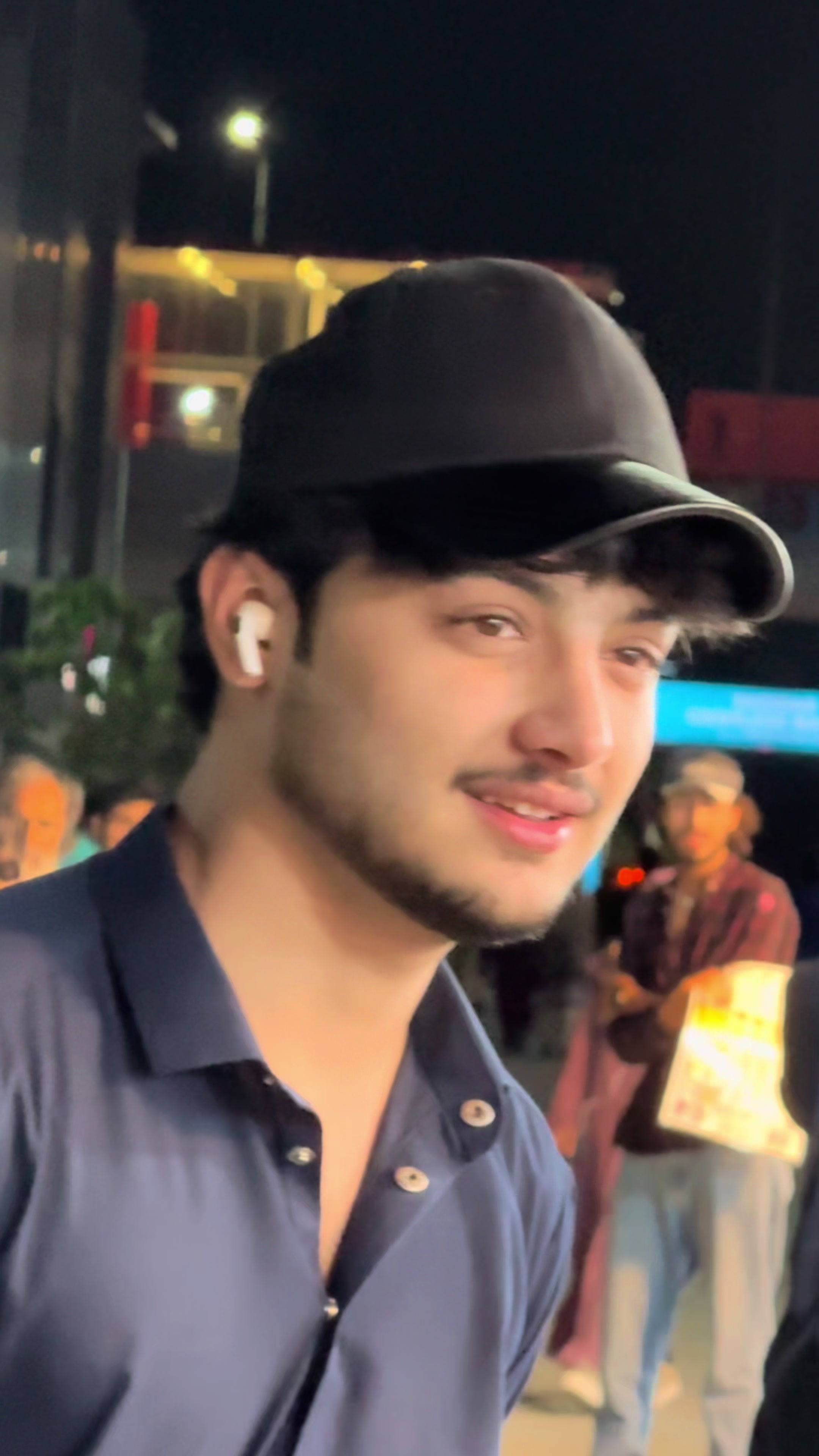 @Hussain_🫀