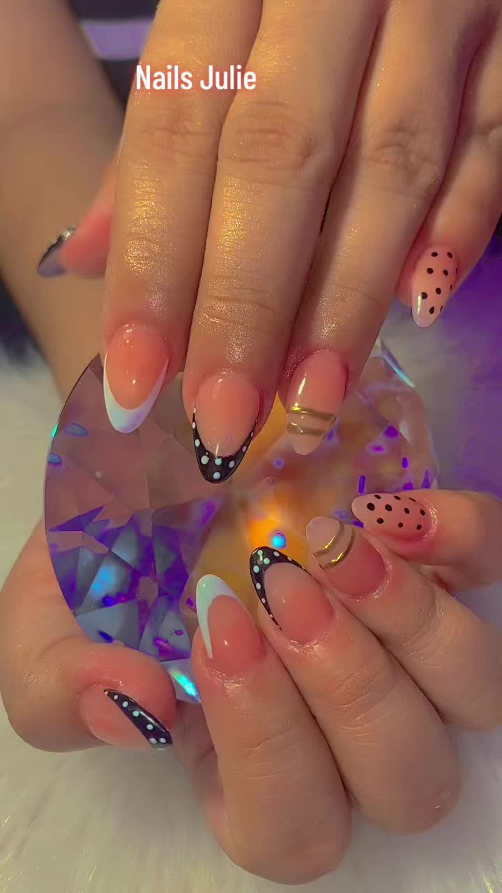 @NAILS JULIE