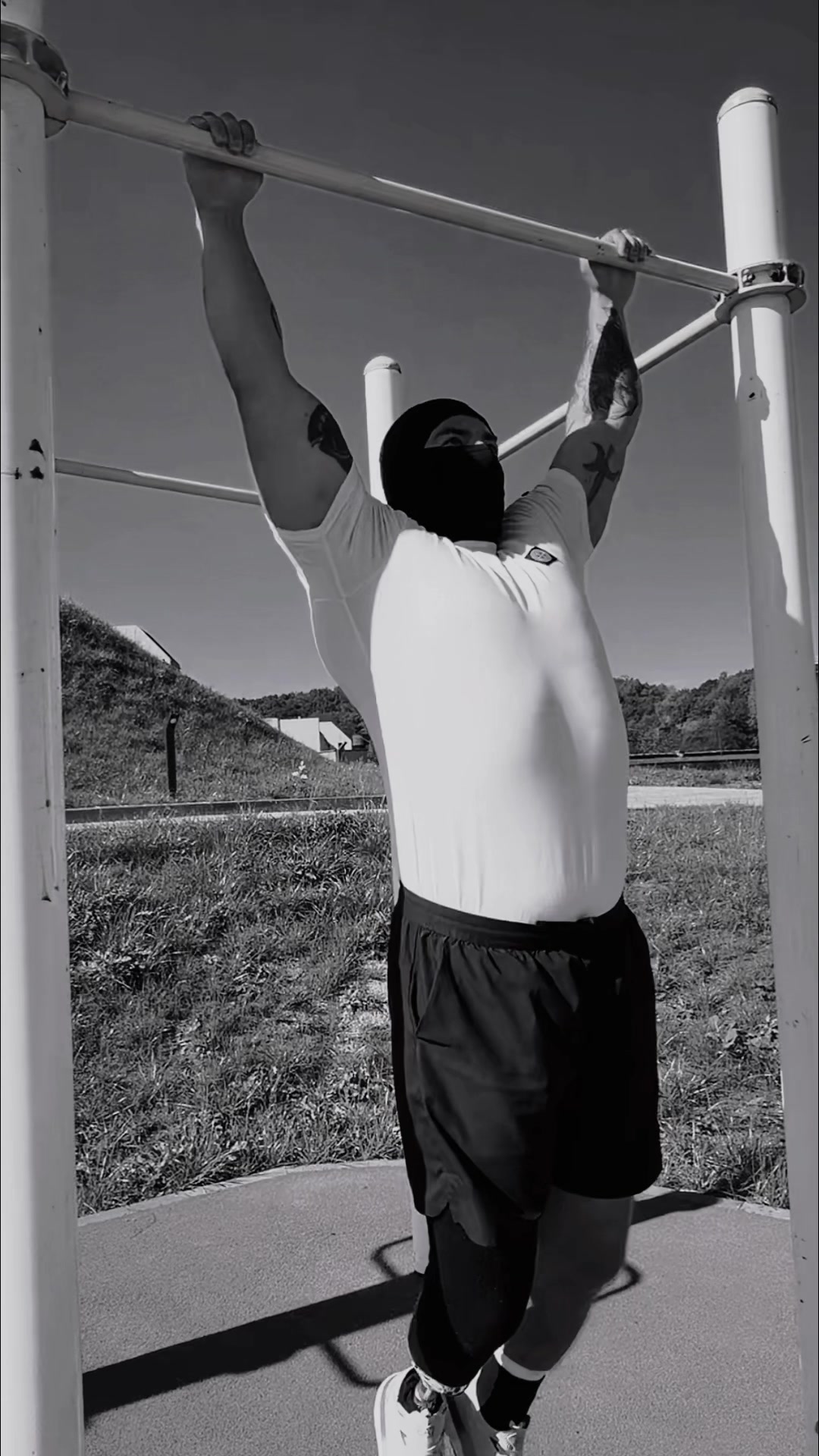 @&diams; RAW &diams;
