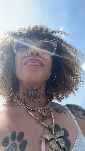 @Fontesha 🦋 🤎🧨