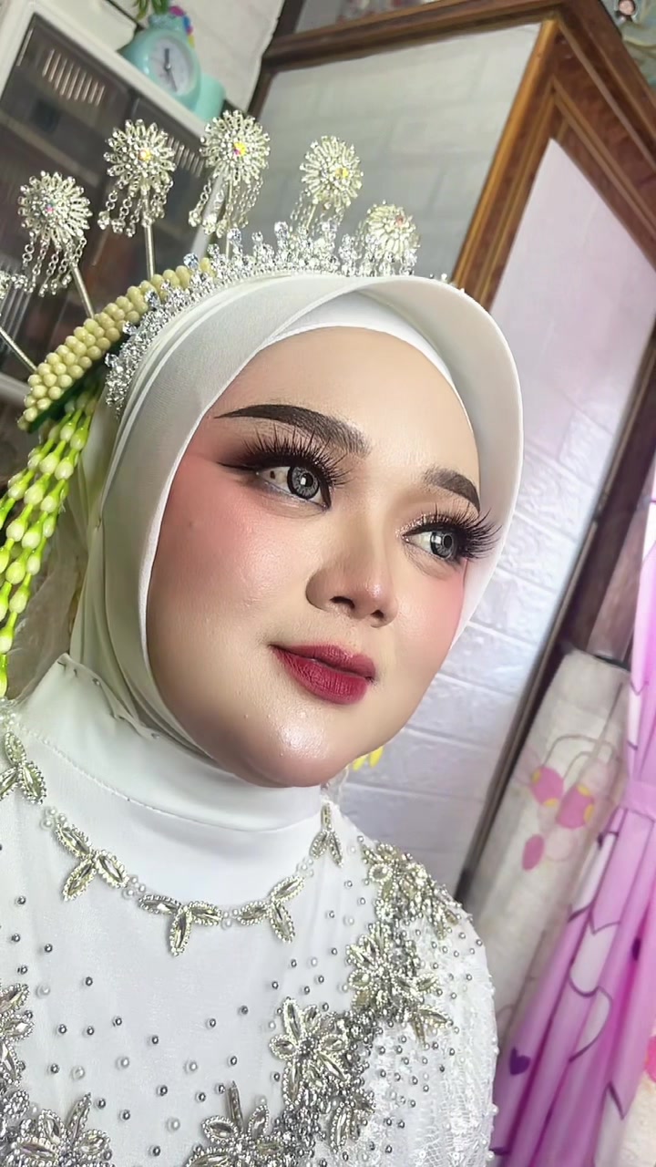 @Anya makeup