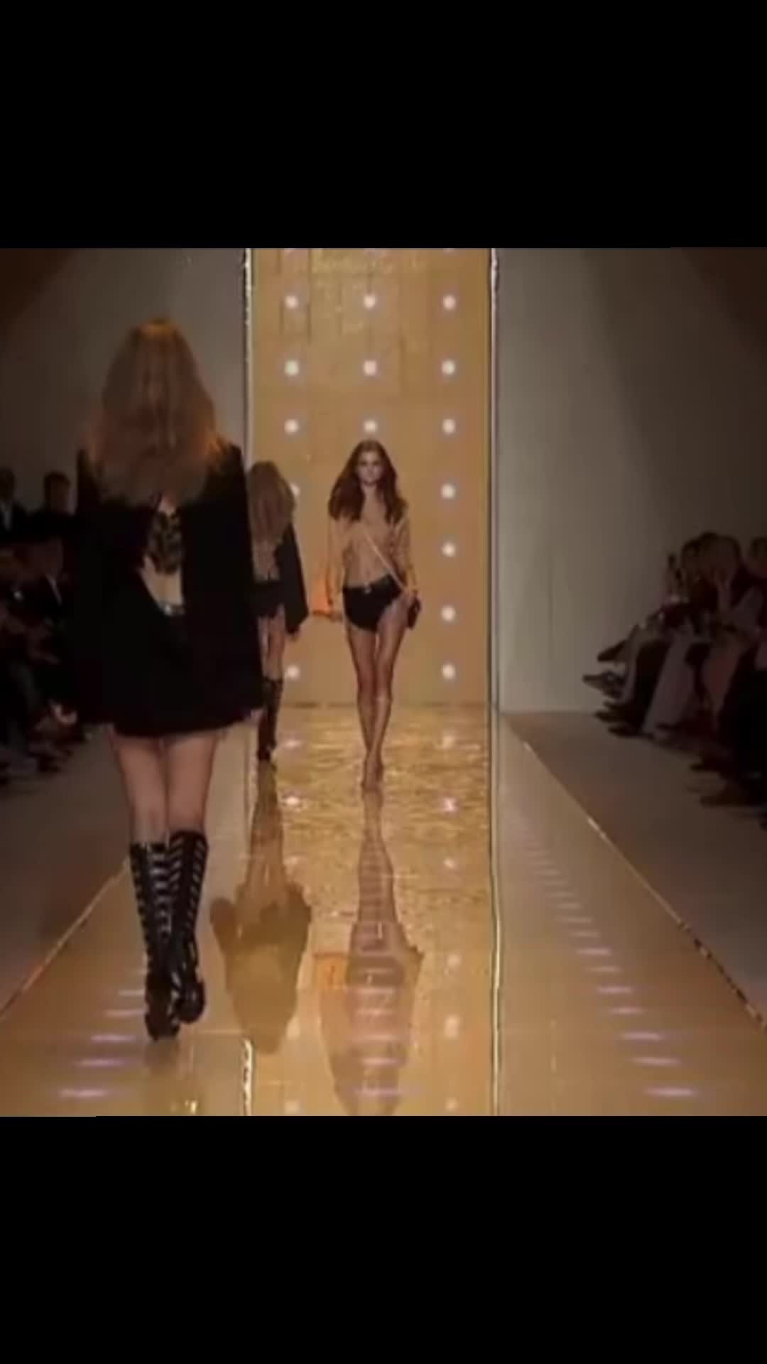 @model blogger