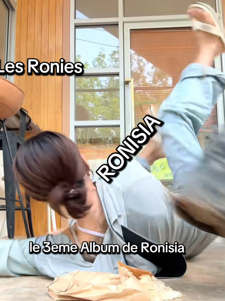 @Love_Ronisia_ᥫ᭡