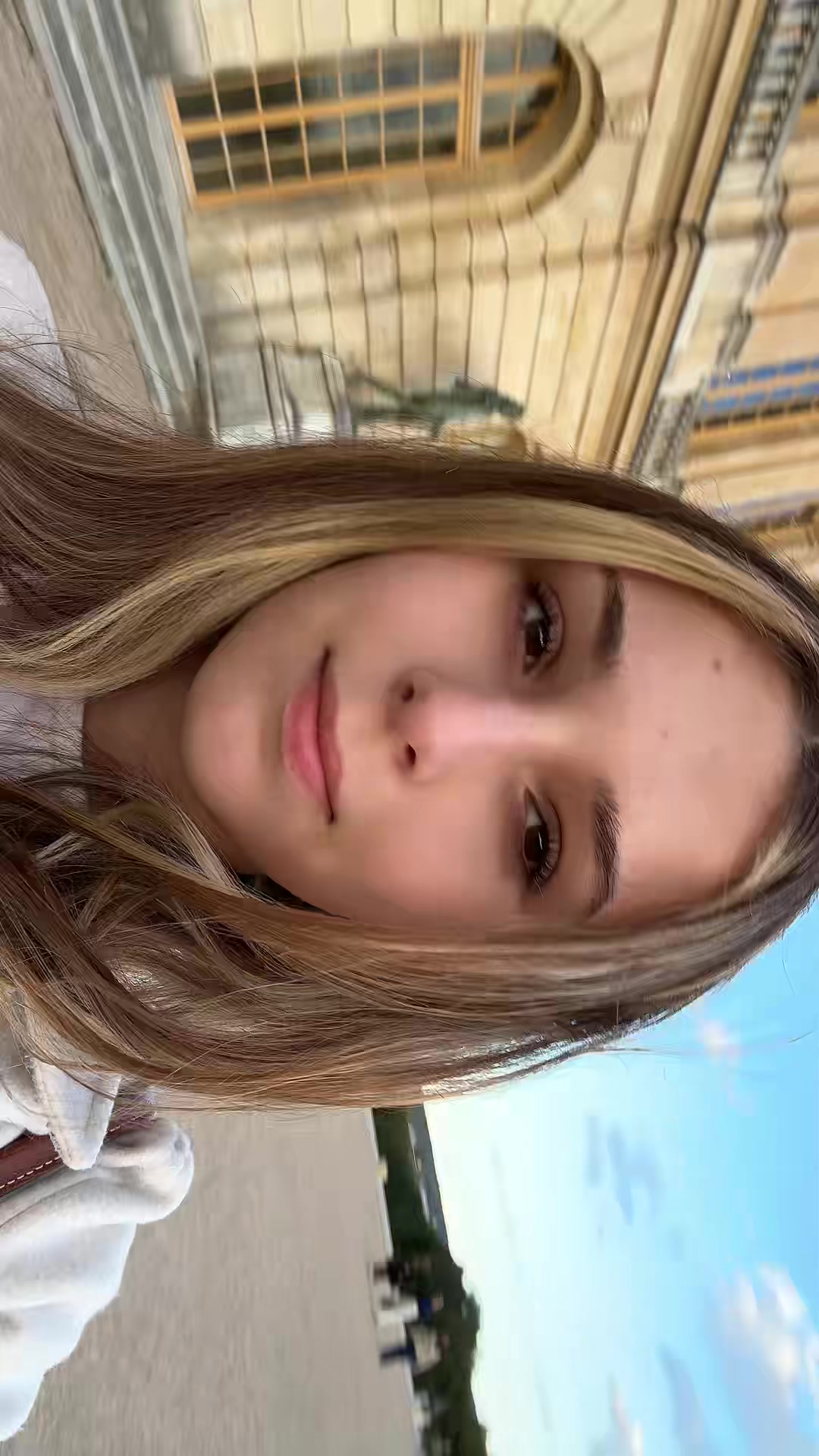 @vivian r.