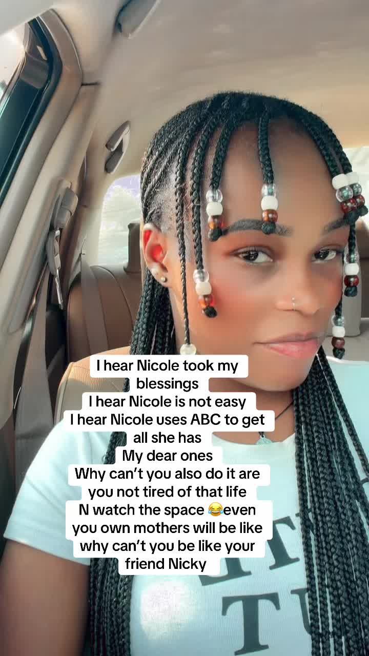 @Nicole Apio (queen of de mic )