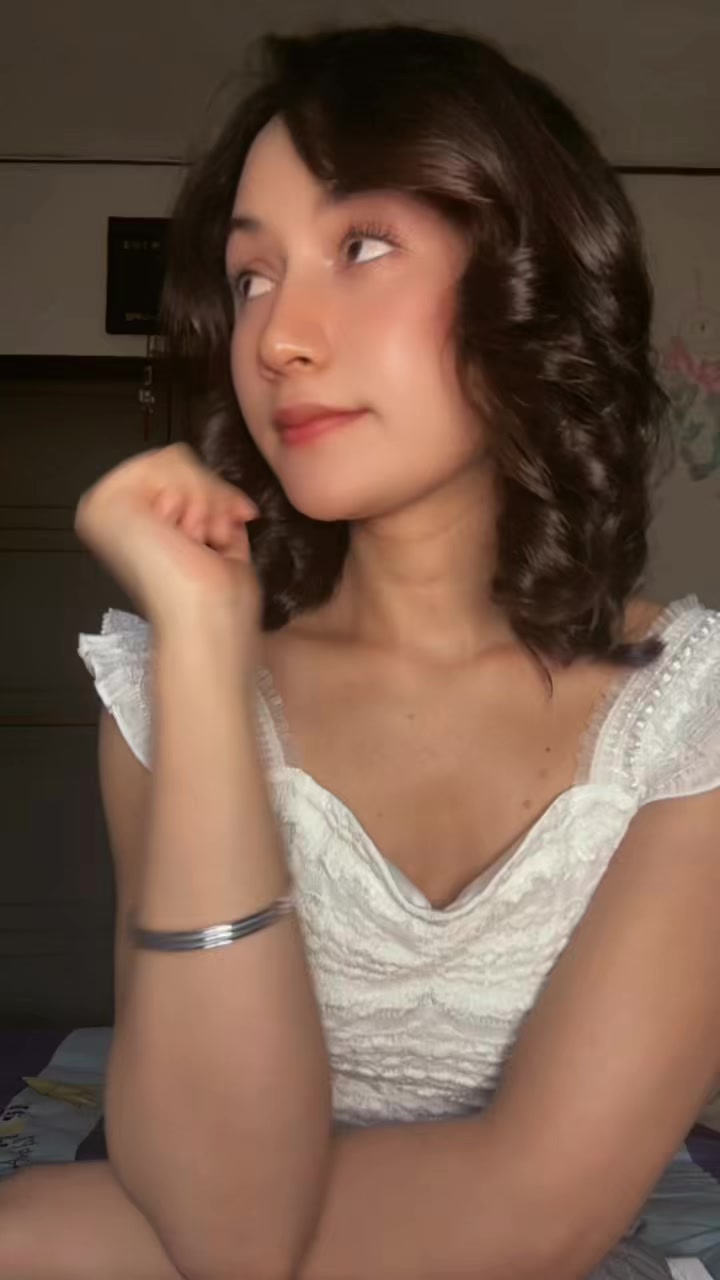 @𝓜𝓾𝓷𝓪 𓂃 𝜗𝜚♡