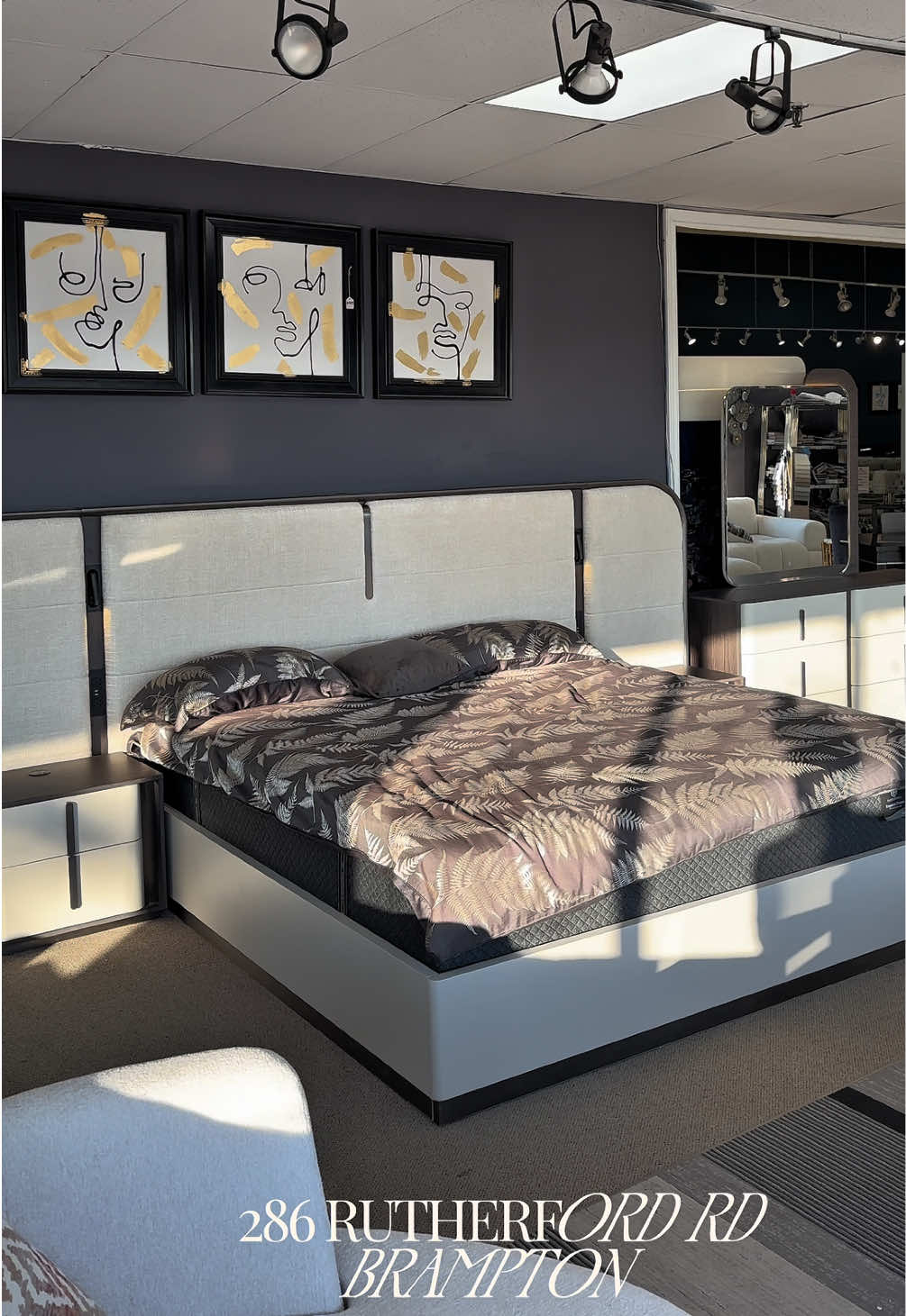 @Royal living furniture