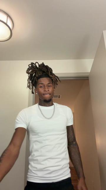 @sofamousjay_