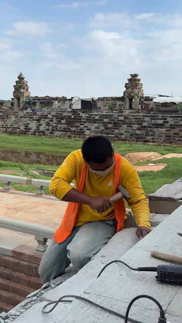 @គុជ ខ្មៅ