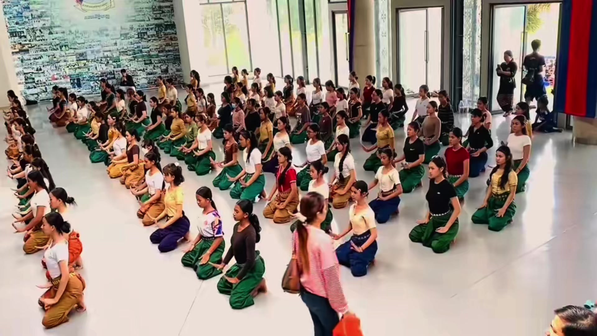 @Hak-ហាក់౨ৎ