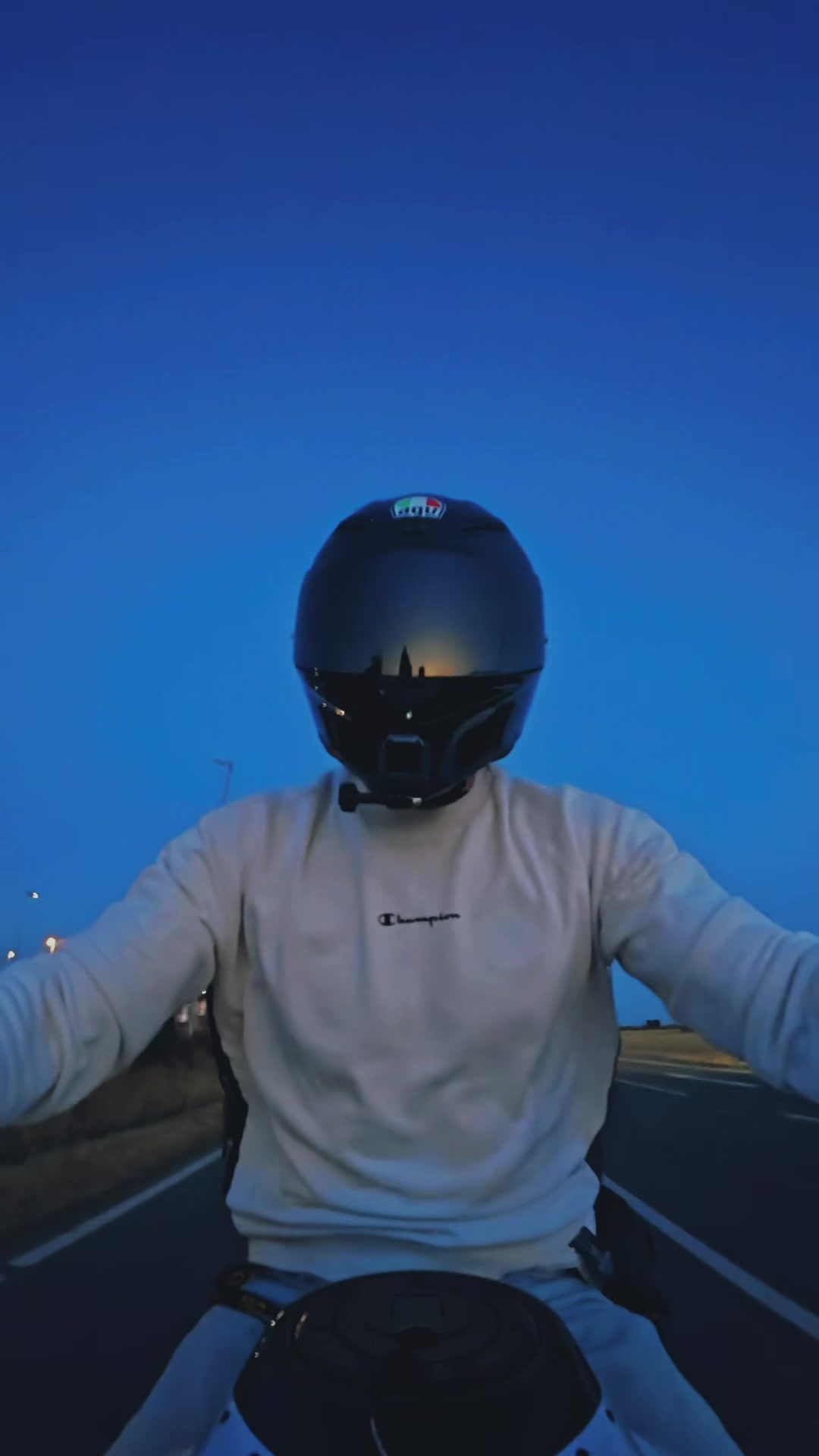 @🏔️🤍🏍️🤳