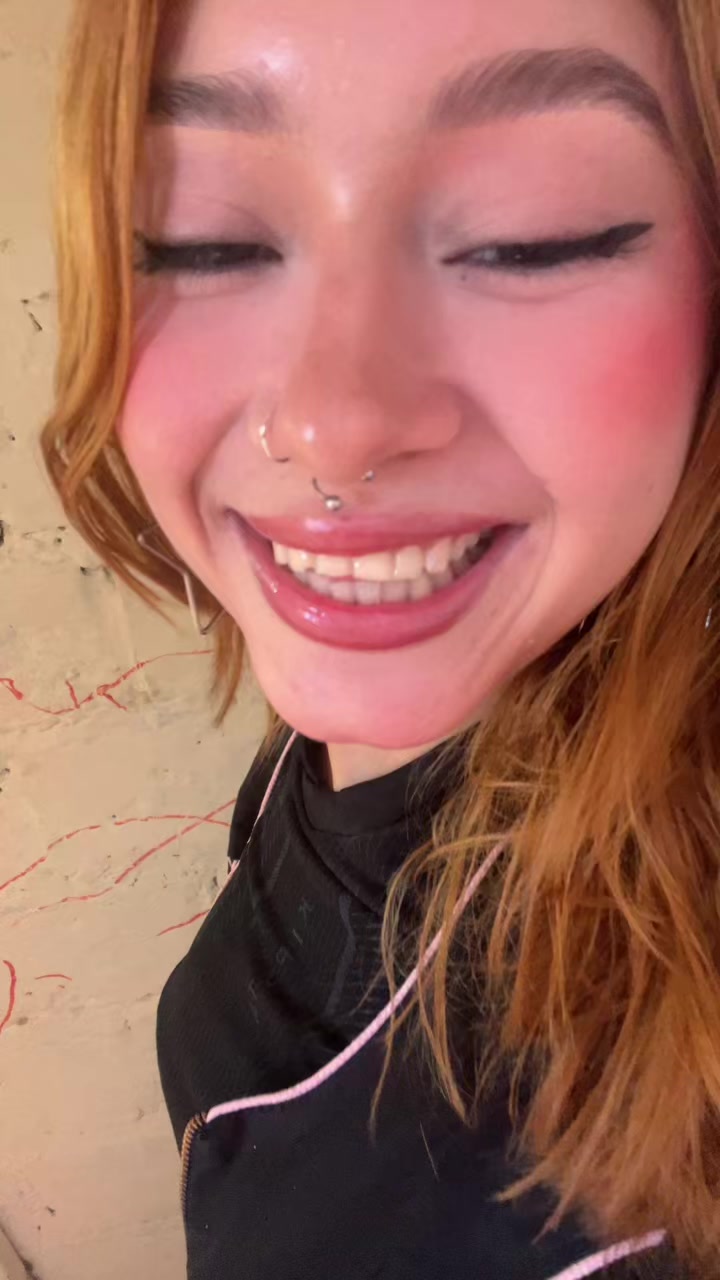 @🖤