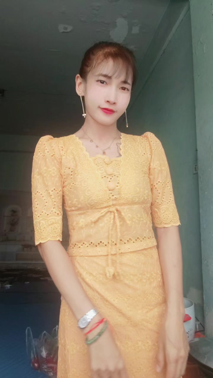 @🌿Kay Thi Khaing🌿(ဖြူးသူလေး)