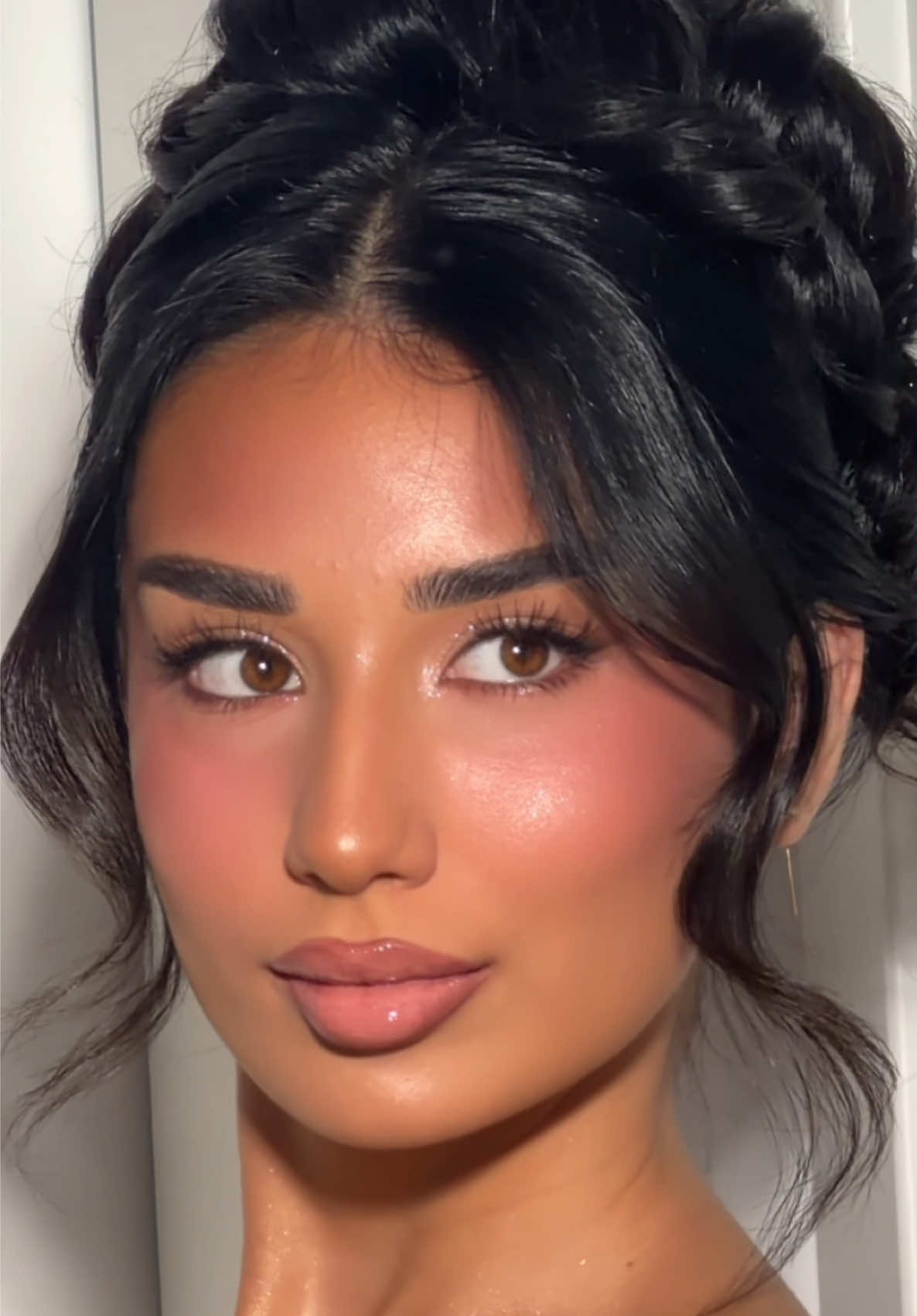 @MAKEUPBYYLLKE