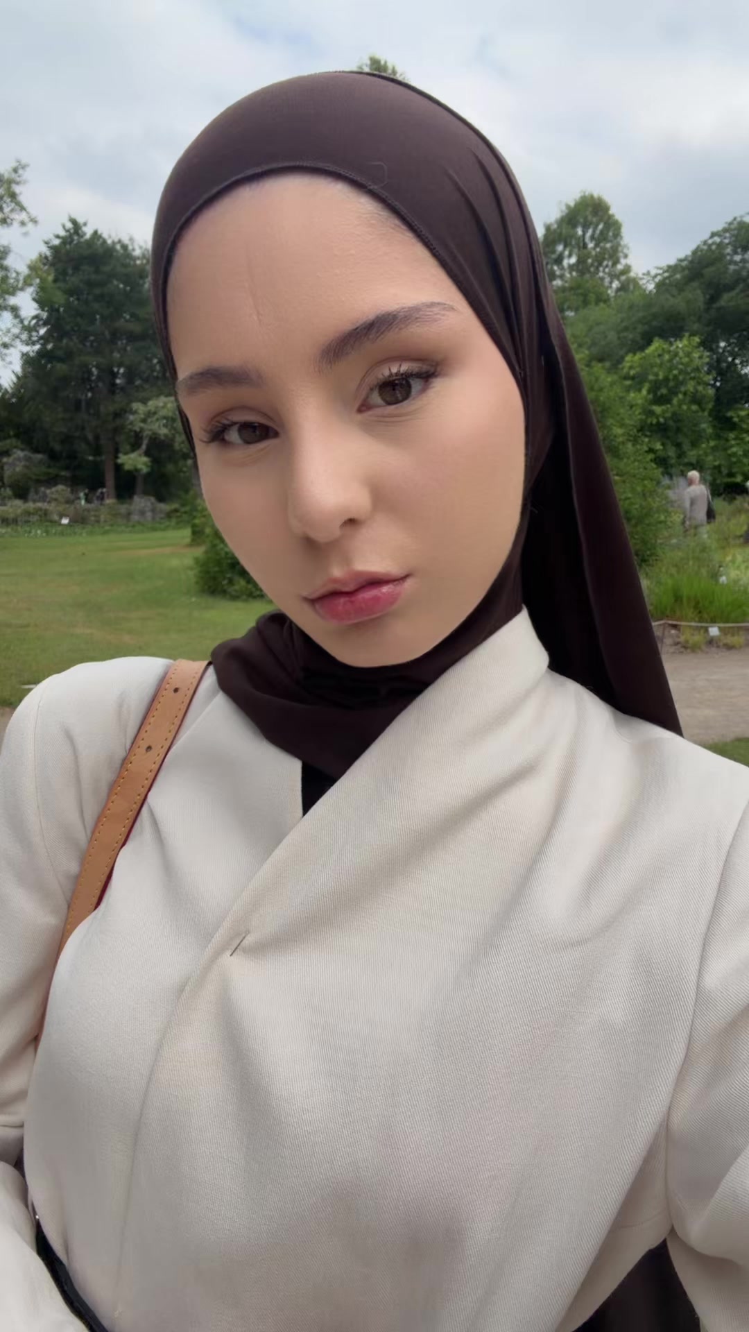 @🧕🏻