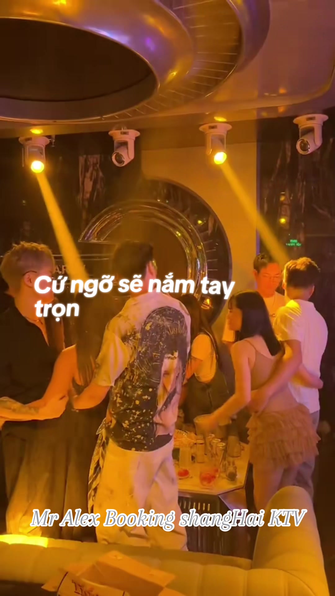 @Karaoke Thượng Hải 229 Tây Sơn