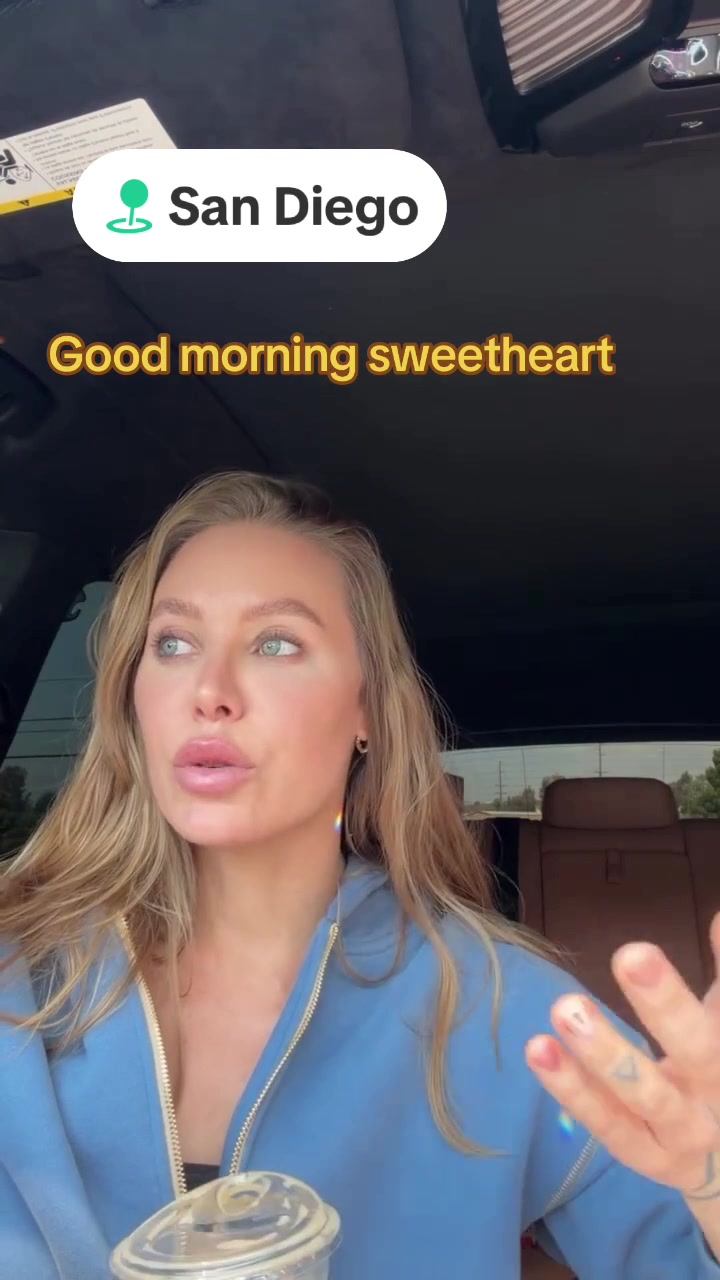 @RealNicoleAniston