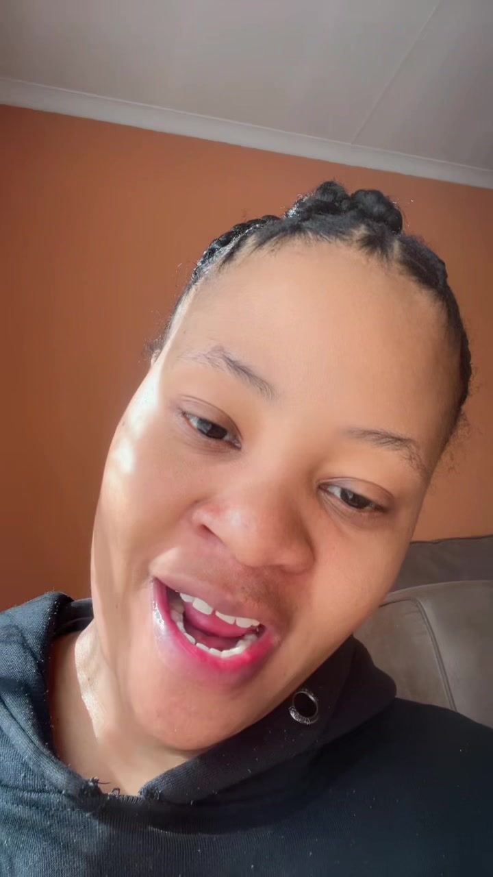 @Dinah_Phoshoko