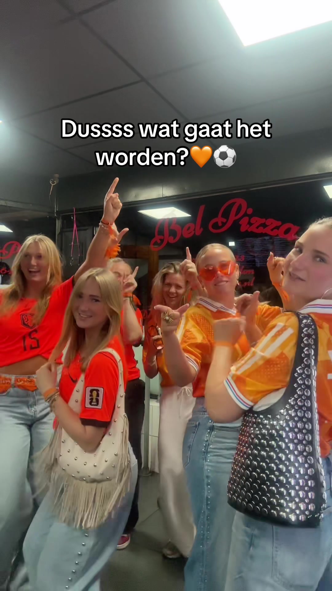 @LIZZY GROENENDIJK 🪩🫶🏻💄🌙📩