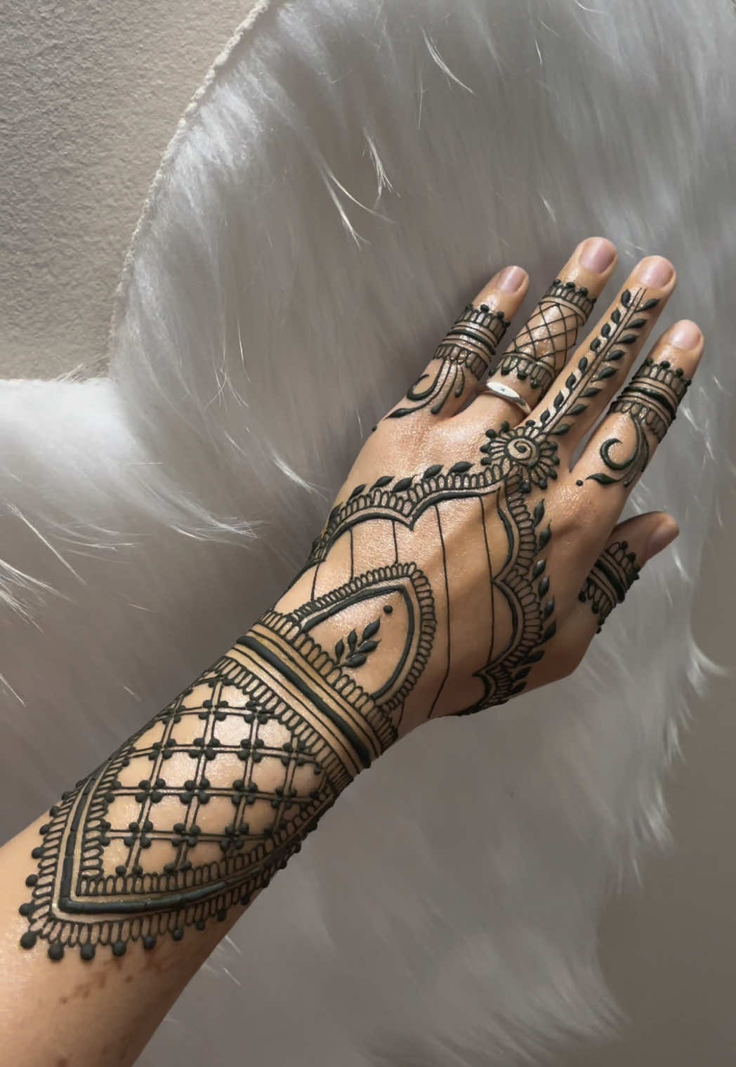 @charmsofmehandi