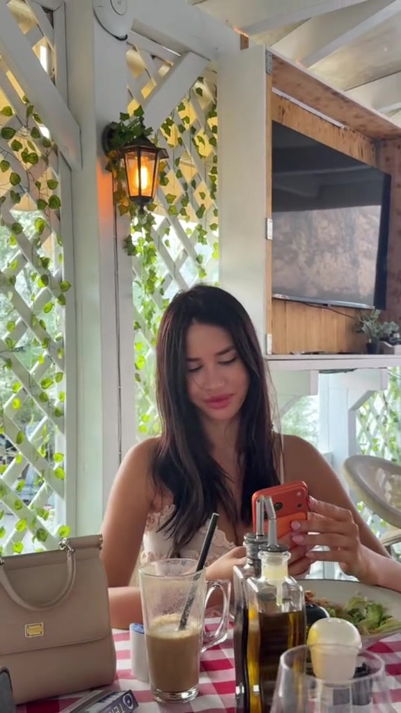 @elenadostic