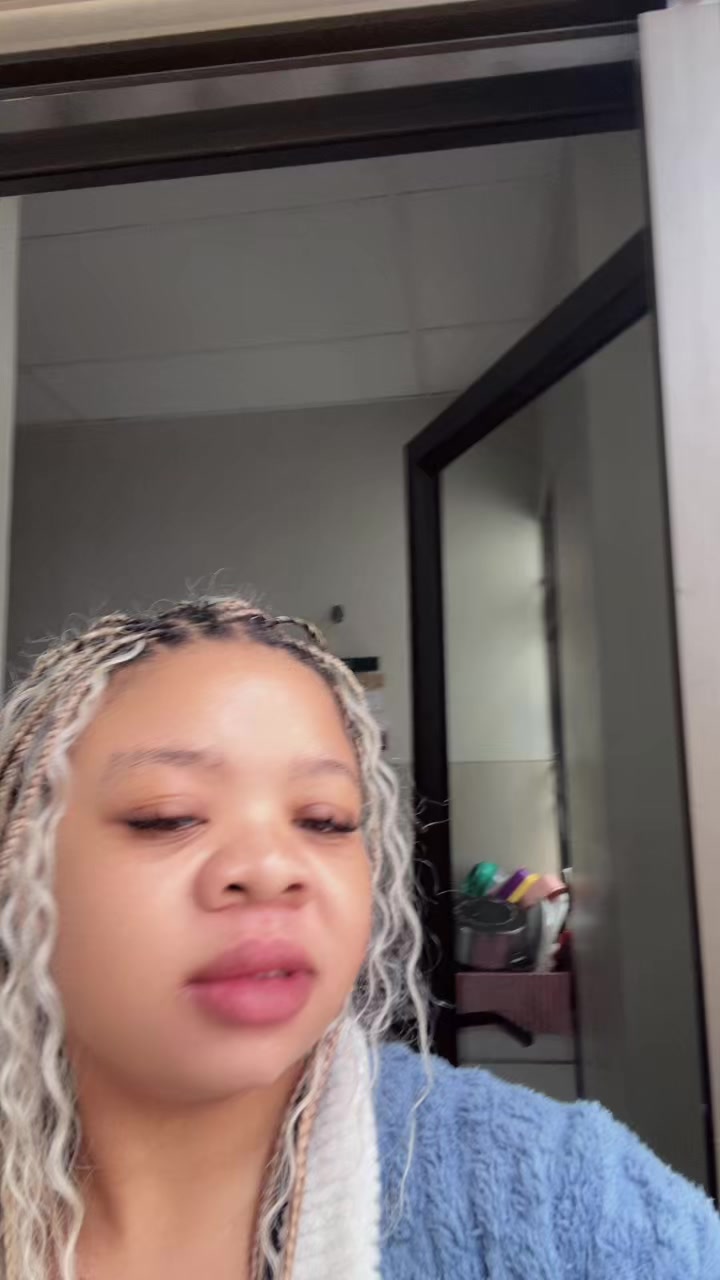 @NompiloMhlangatheNailtech