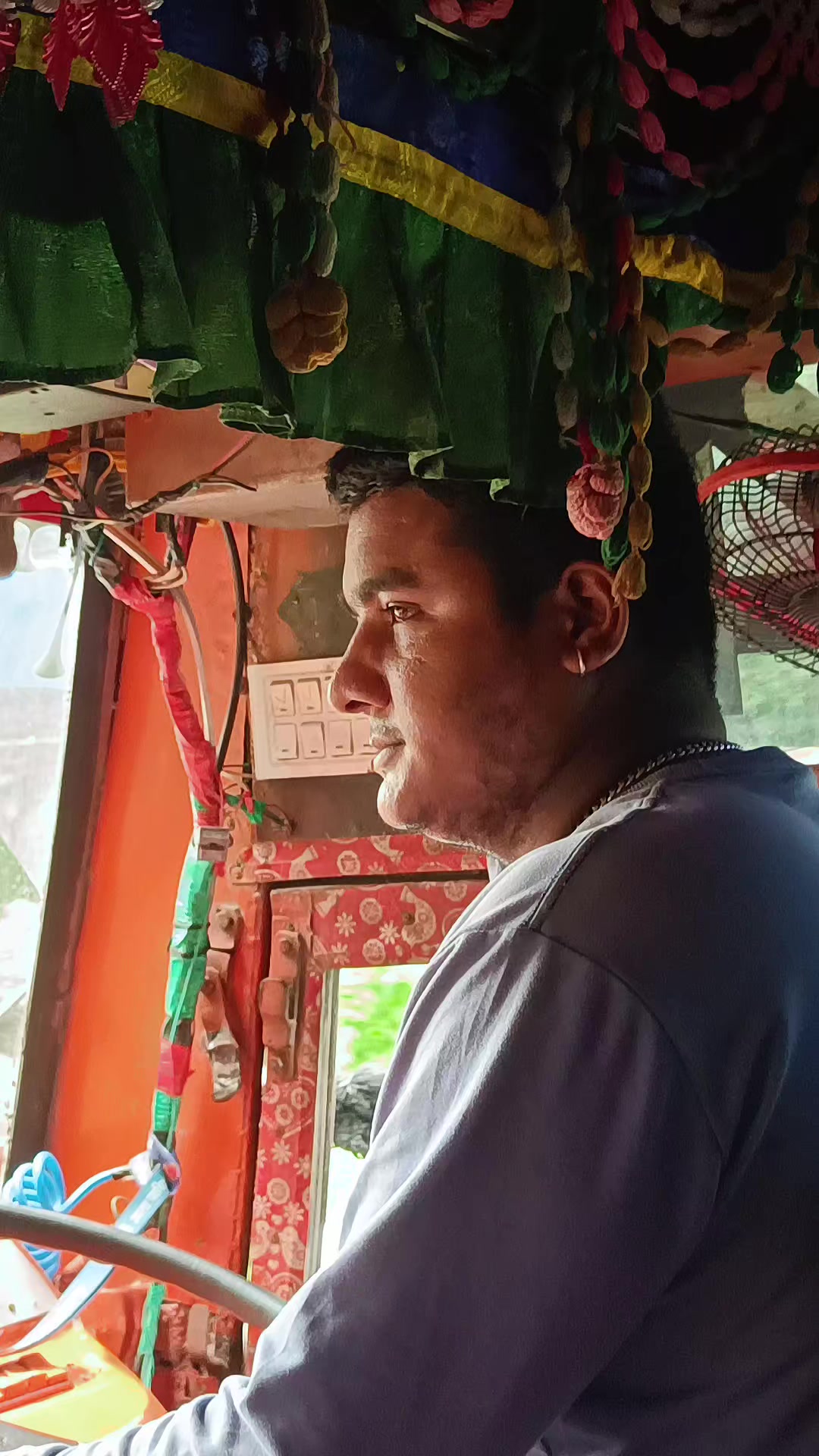 @मोहन खड्का