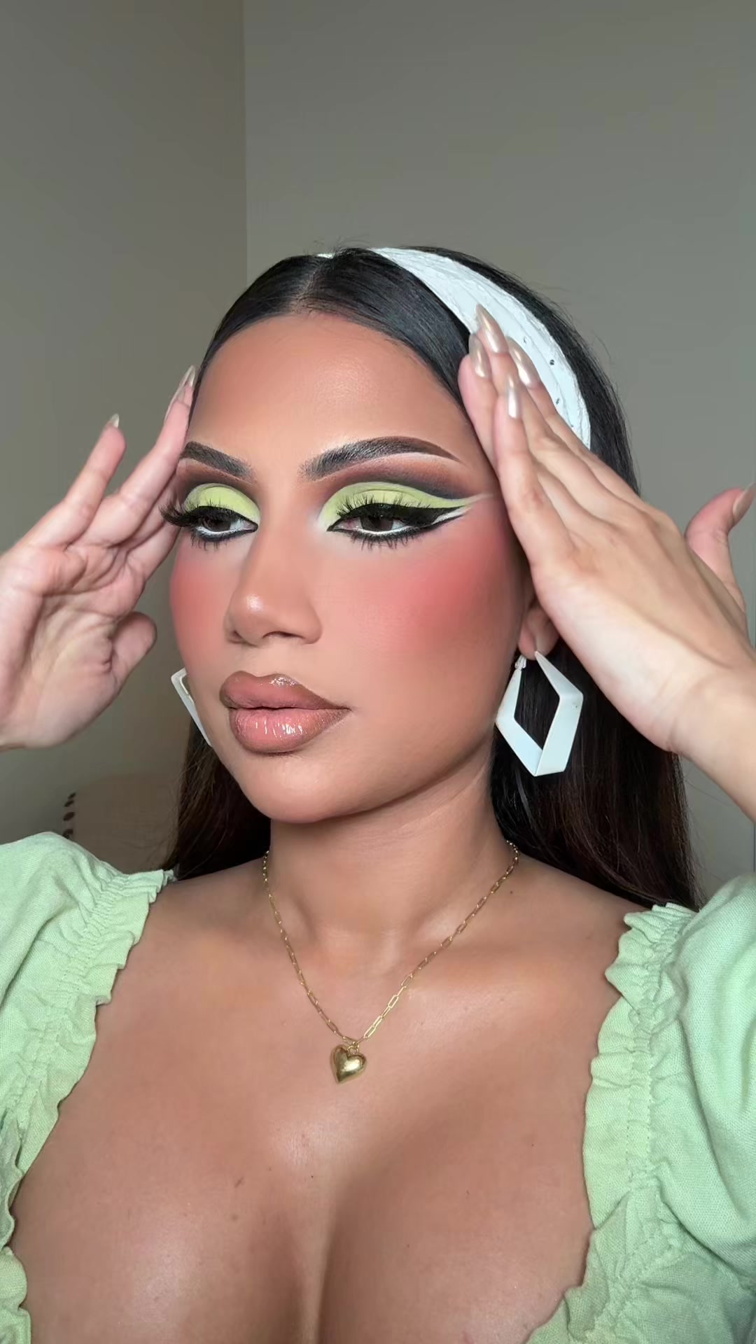 @Makeupbyalinna