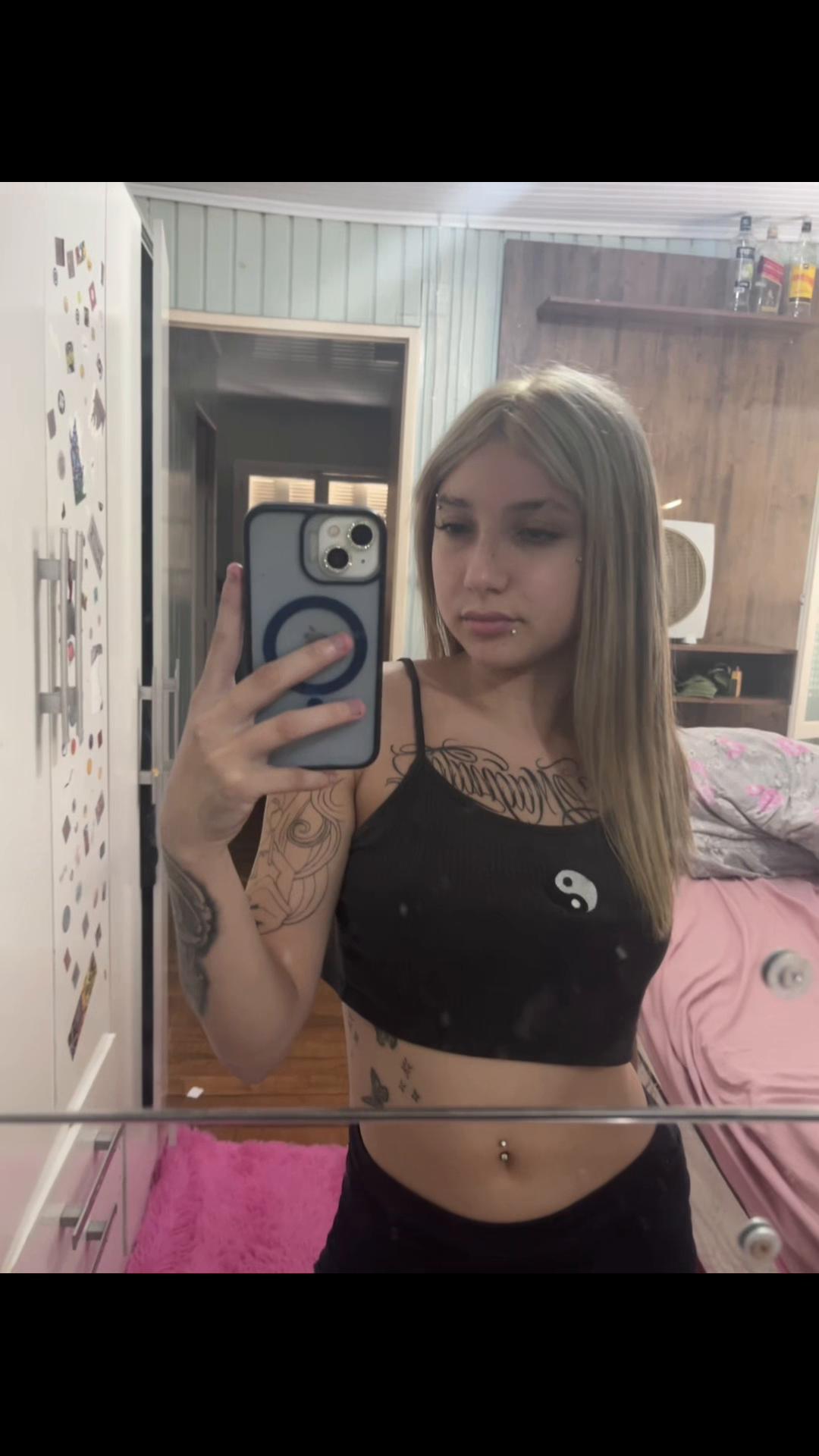 @Lara_gbl__