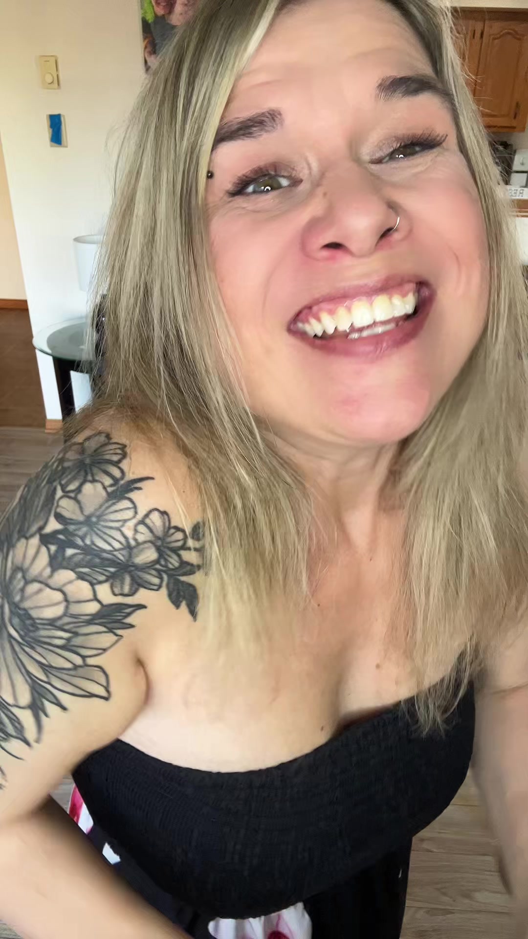 @Hotmomvibes