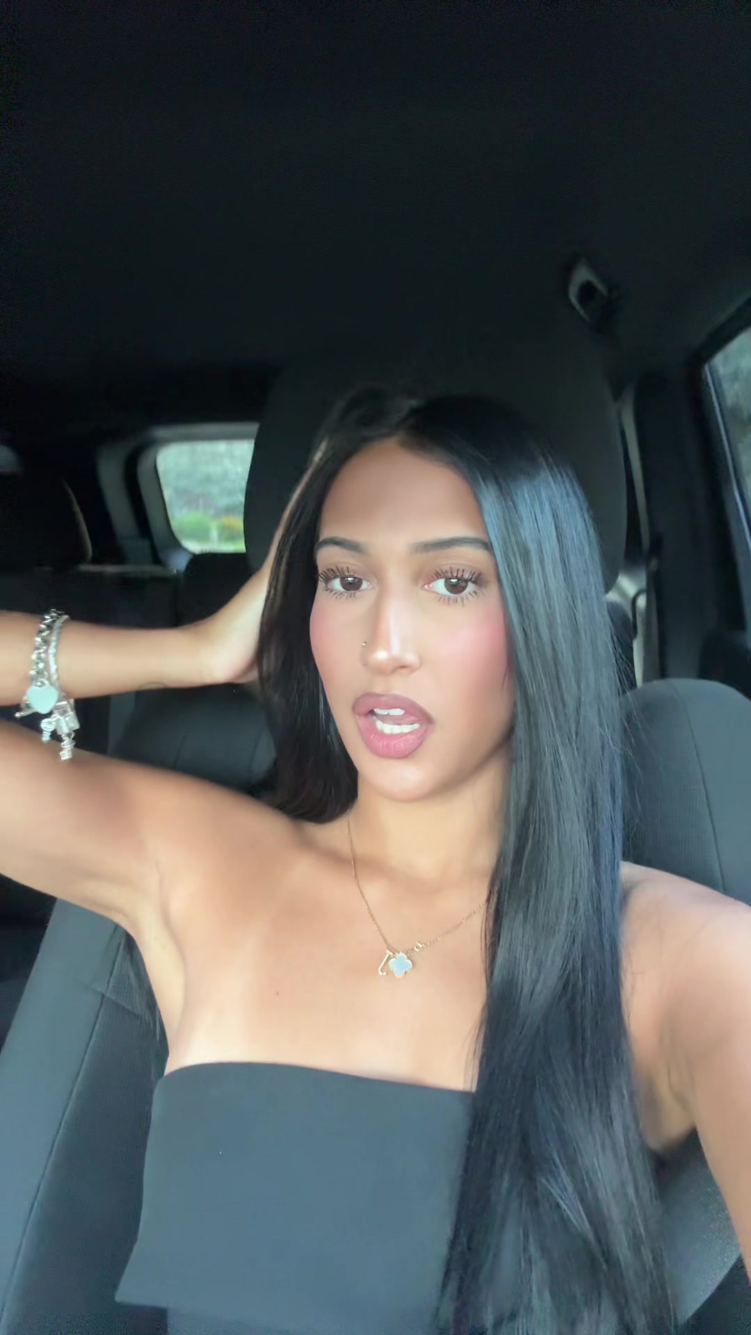 @𝒿.