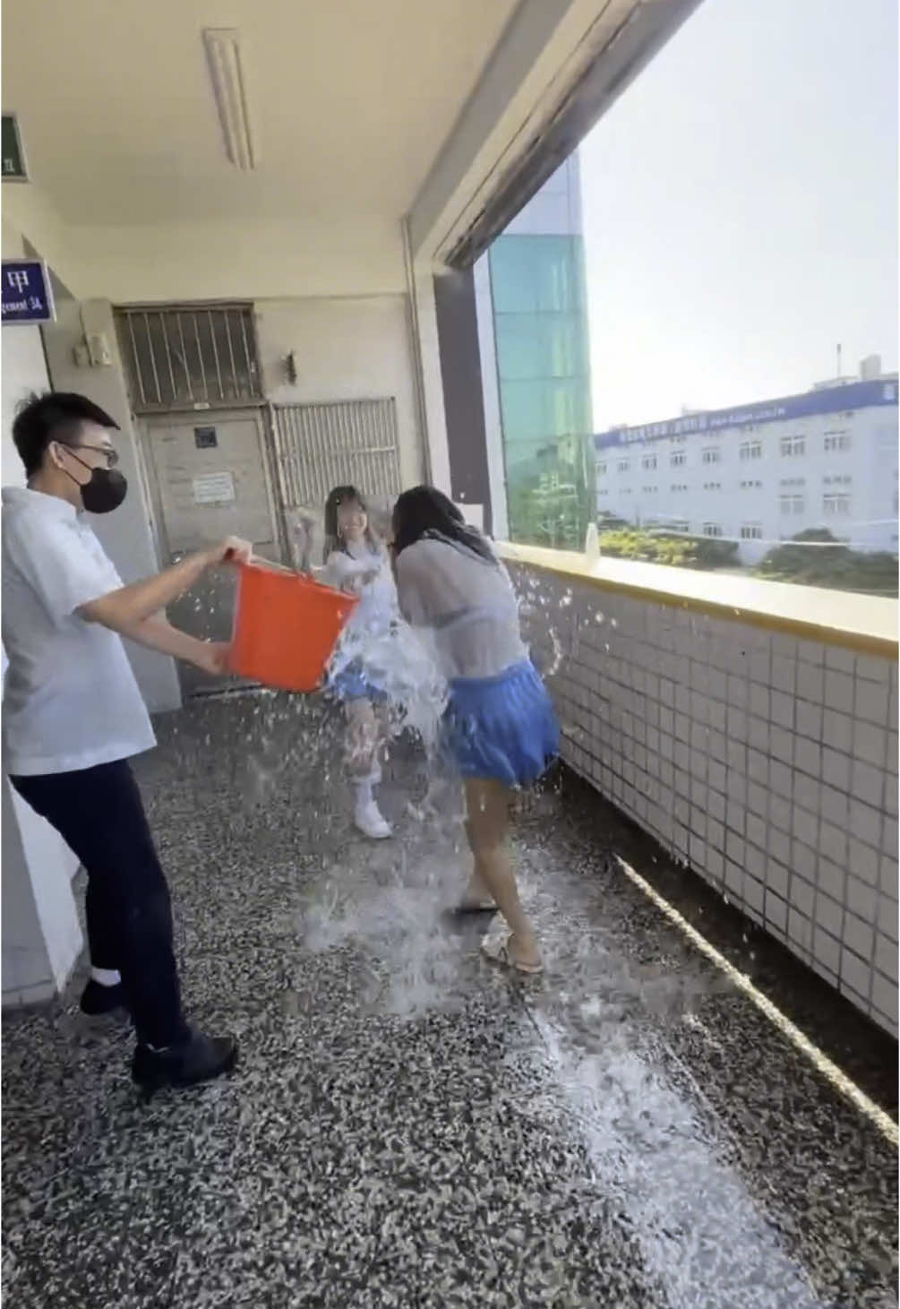 @𝑹