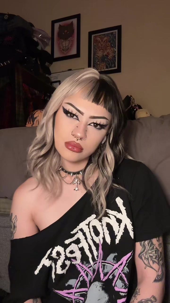 @Valarie🖤