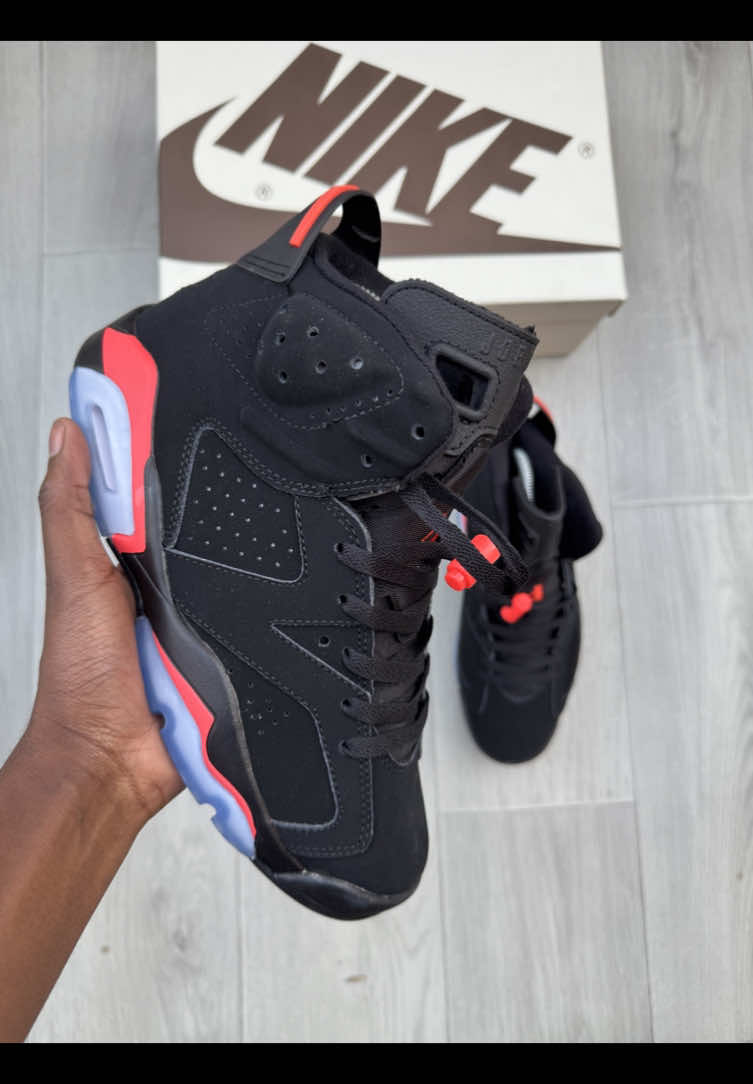 @SNEAKER 🥷