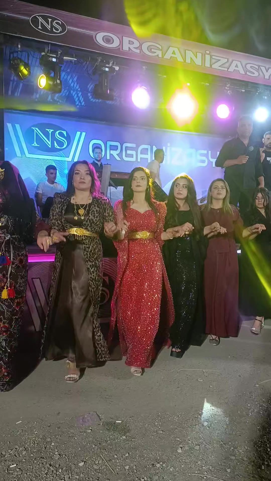 @emoş
