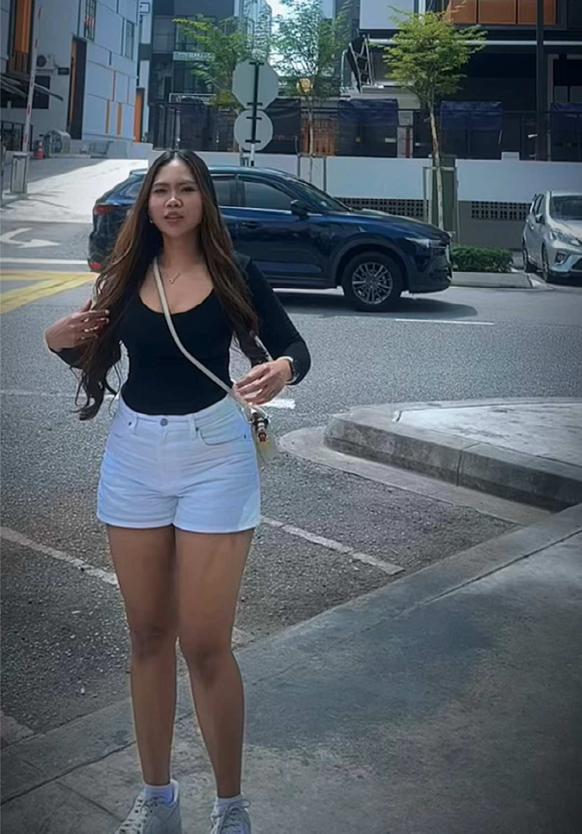 @yuni_karthika