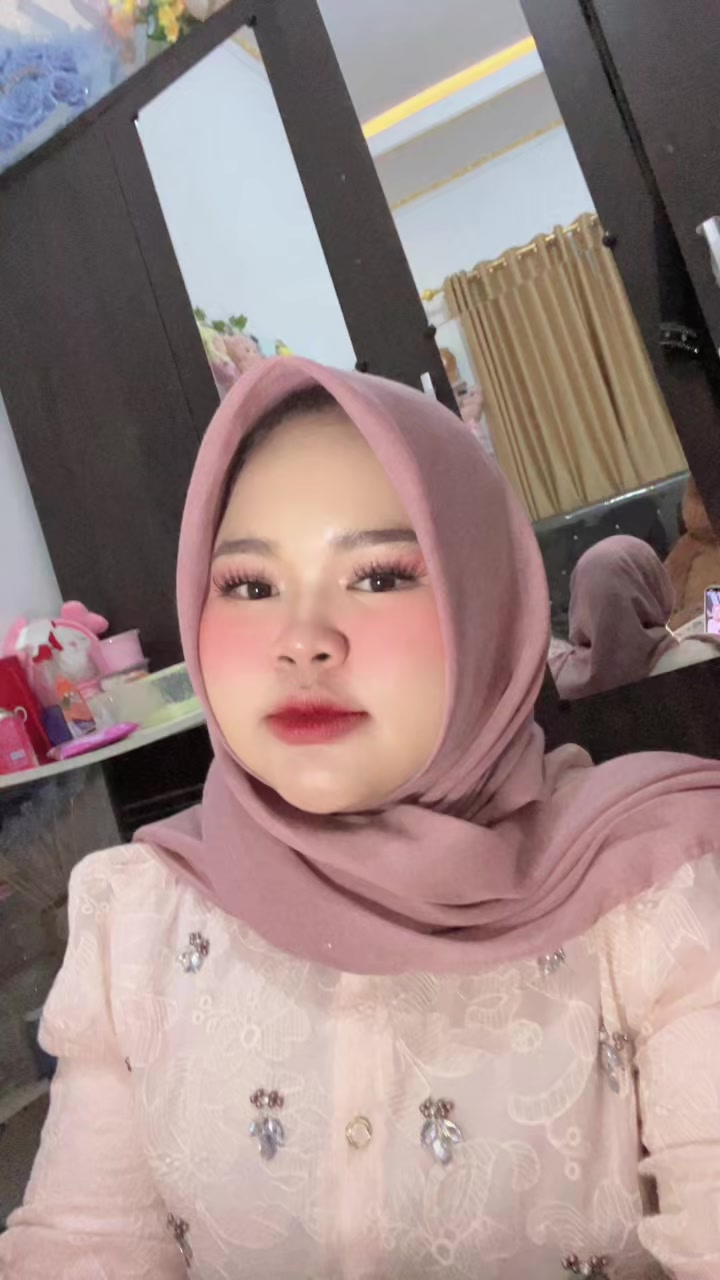 @Nisaa18