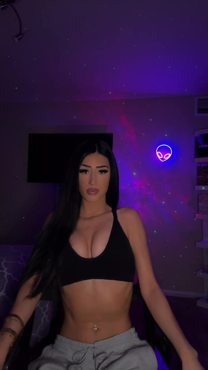 @𝓐lien 𝓖𝓸𝓭𝓭𝓮𝓼𝓼