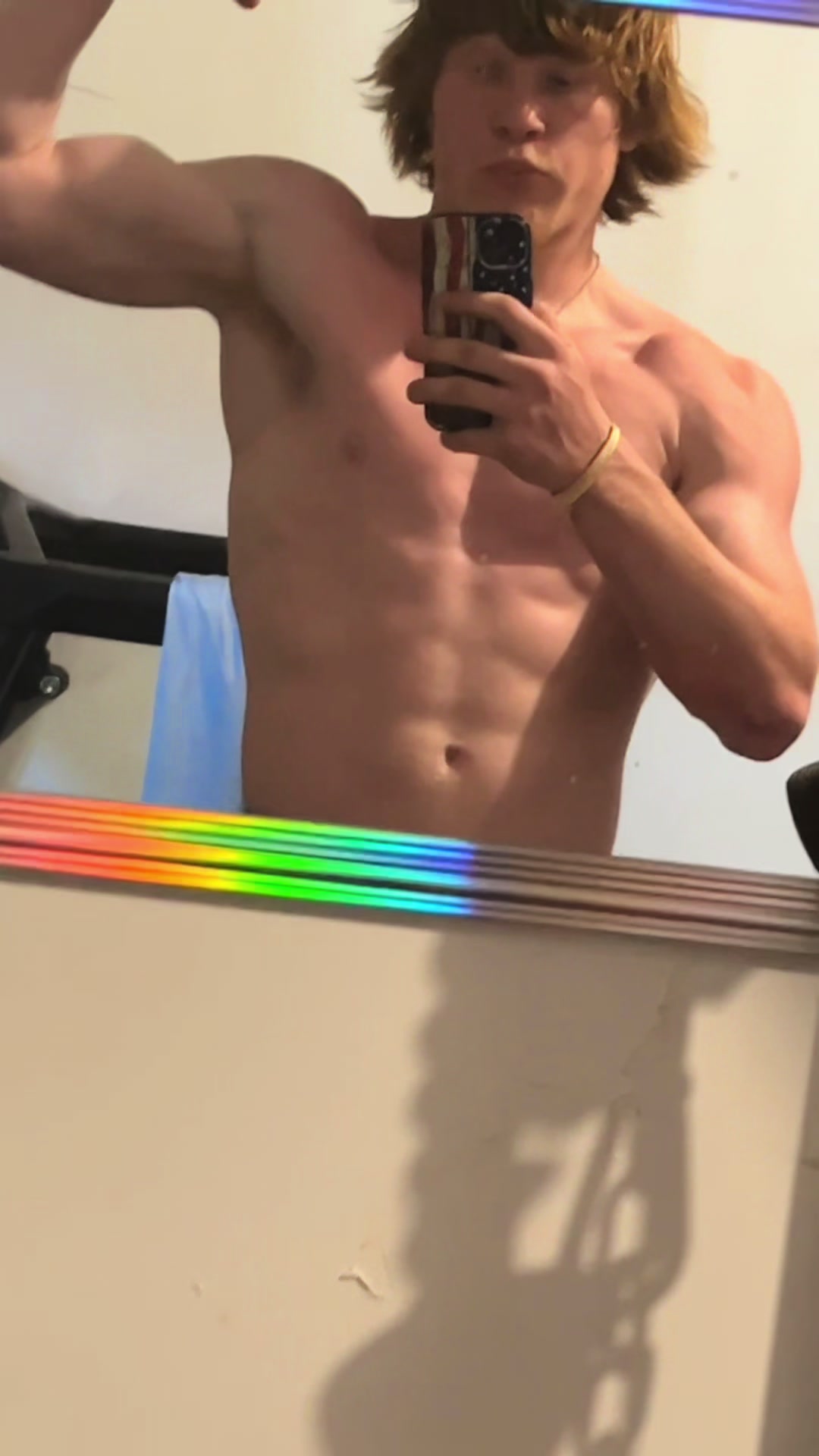 @￴