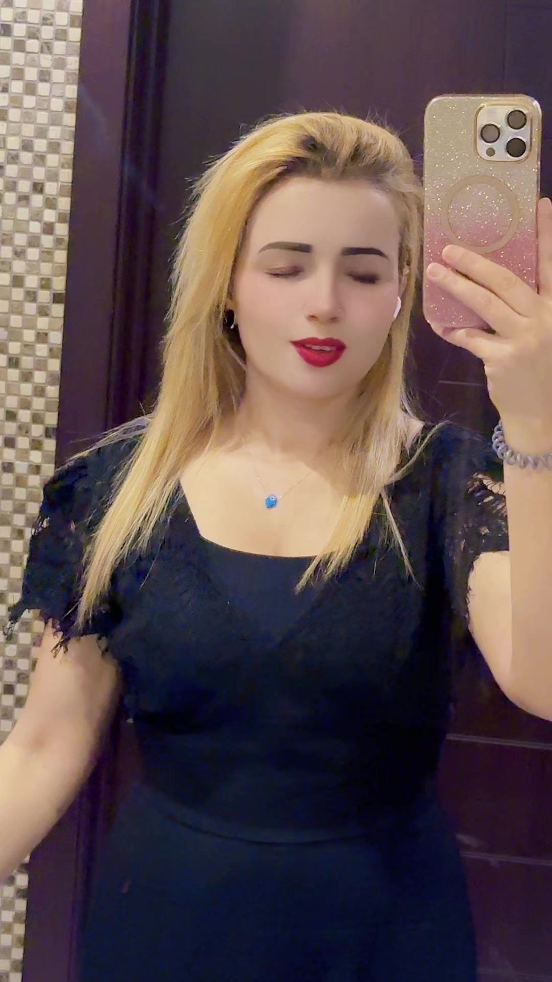 @🧿Anush👑🧿