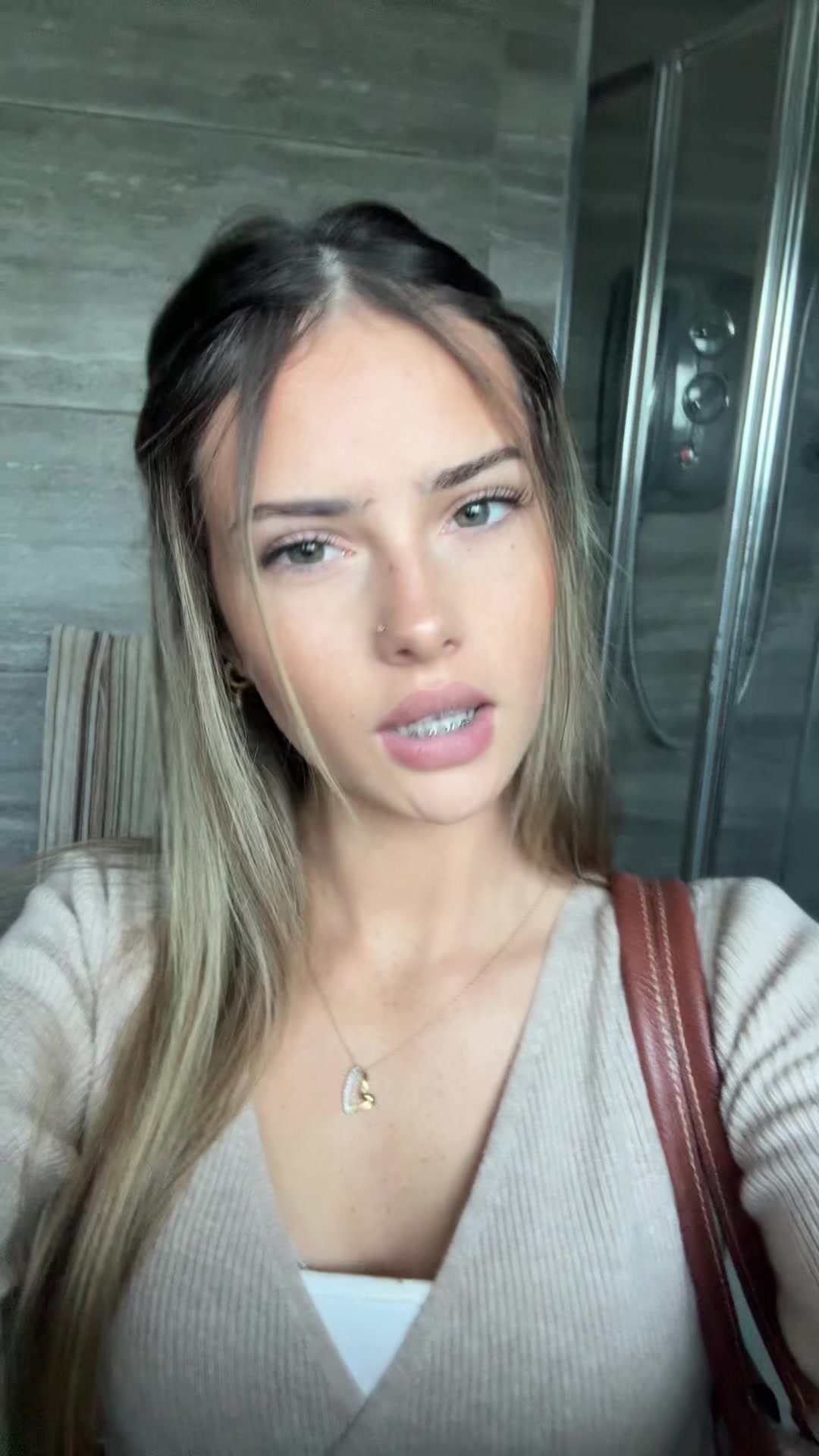 @️