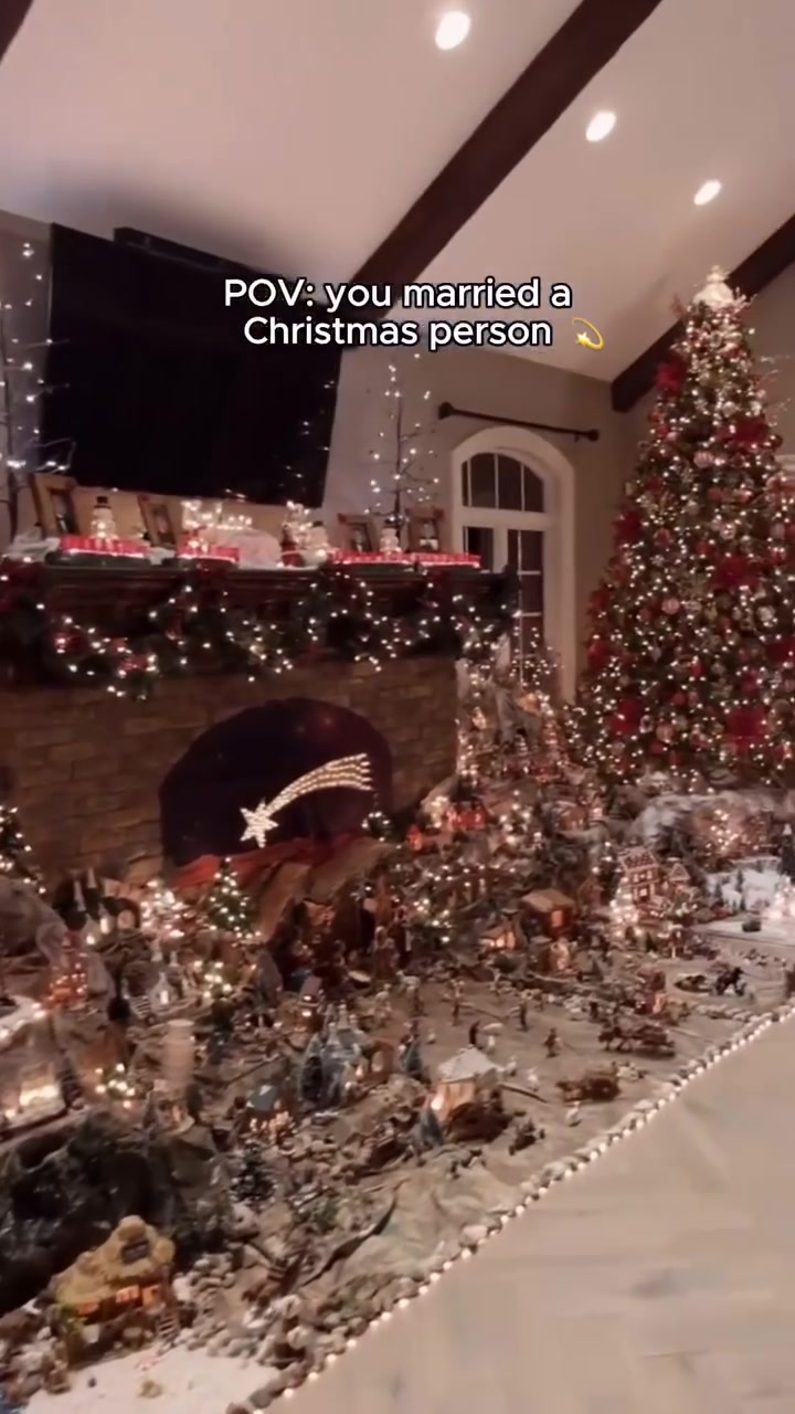 @It&rsquo;s A Holly Jolly Christmas